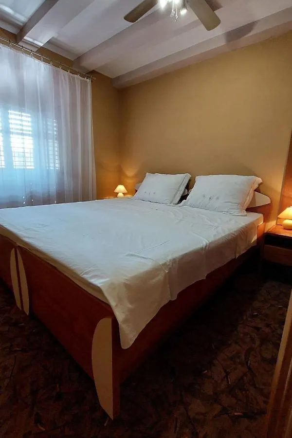 Apartments By The Sea Cres - 21117 Croatia
