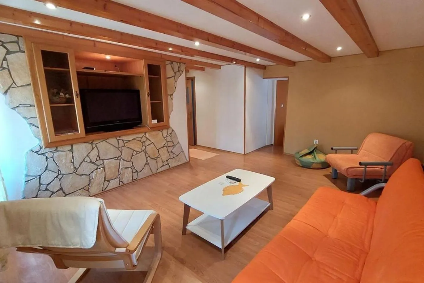 Apartments By The Sea Cres - 21117